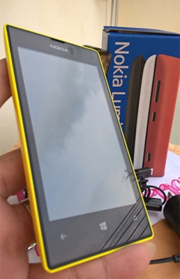 nokia lumia 520 สีเหลืองครบกล่องสภาพสวย ลง WP8.1