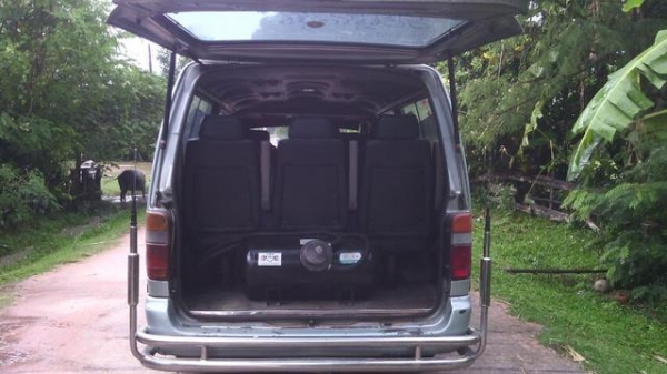 รถตู้หัวจรวด