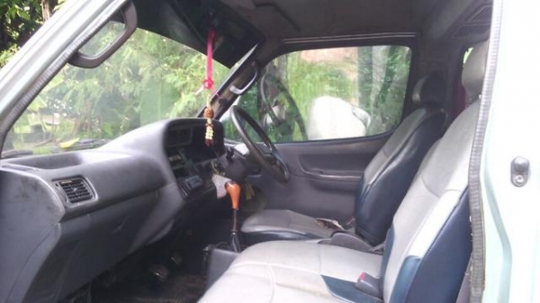 รถตู้หัวจรวด รถตู้หัวจรวด