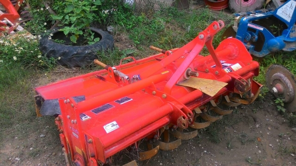 ขายรถไถ KUBOTA L4708 สภาพดีเดิมๆพร้อมใช้งาน อุปกรณ์ครบ 3 ชิ้นมีพร้อมดันหน้า ผานพรวนและ โรตารี่