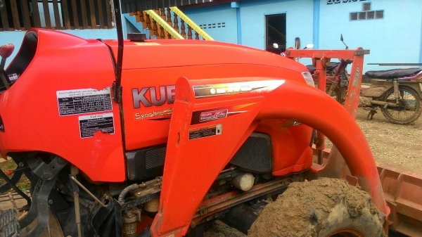 ขายรถไถ KUBOTA L4708 สภาพดีเดิมๆพร้อมใช้งาน อุปกรณ์ครบ 3 ชิ้นมีพร้อมดันหน้า ผานพรวนและ โรตารี่