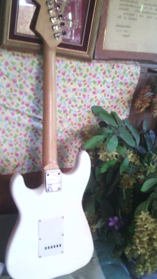 ขายด่วน....กีตาร์ไฟฟ้า....3500 ต่อรองได้ ขายด่วน....กีตาร์ไฟฟ้า....3500 ต่อรองได้