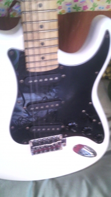 ขายด่วน....กีตาร์ไฟฟ้า....3500 ต่อรองได้