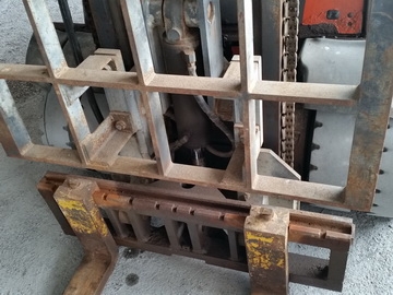 ขาย รถยก โฟล์คลิฟต์ LINDE ขนาด 3 ตัน เครื่องดีเซล ล้อคู่ เสาสูง 4 เมตร งากระดก