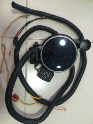 เกจวัดรอบ 4 นิ้ว Auto Gauge แท้ หน้าดำ ดิจิตอล ไฟเปลี่ยนได้3สี พร้อมชิบไลท์ สายครบ สภาพสวย มือ2 ญี่ปุ่น