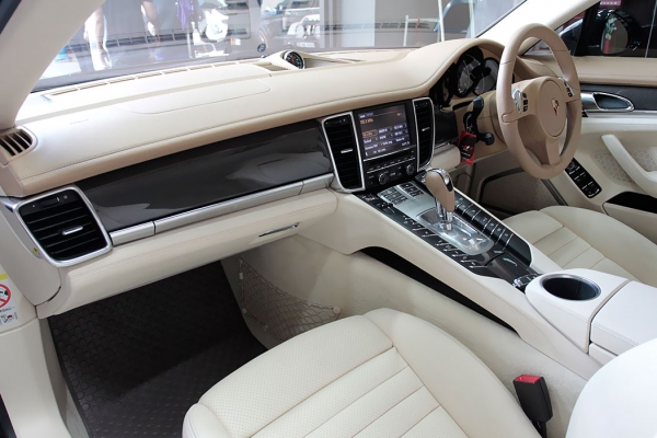 Porsche Panamera 4.8S ปี 2011