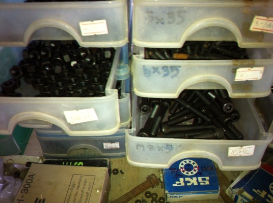 พุกตะกั่ว พุกเหล็ก แหวน น๊อตมิลชุบแข็ง สกรูกระเบื้องหลังคารุ่นเก่า ล้อเหล็ก ล้อยาง