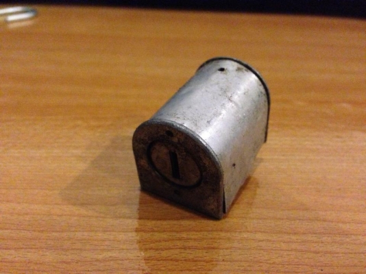 ขายอะไหล่honda C100 เดิมๆครับ ฝาปิดทองขาว+ฝาถัง+ที่ล๊อคคอ ราคา 300 บาท พร้อมส่งครับ 083-0754211