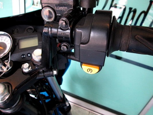 RAIDER 150 สีฟ้าลายใหม่ ยอดนิยม รถเดือน กรกฎาคม ปี 57ไมล์ 6 พันโล เดิมสวย   แถม 3รายการ 40900