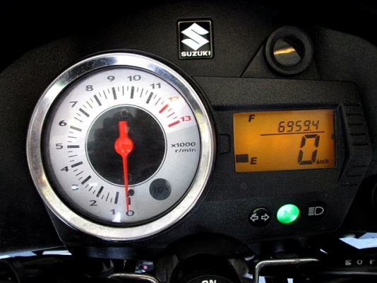 RAIDER 150 สีฟ้าลายใหม่ ยอดนิยม รถเดือน กรกฎาคม ปี 57ไมล์ 6 พันโล เดิมสวย   แถม 3รายการ 40900