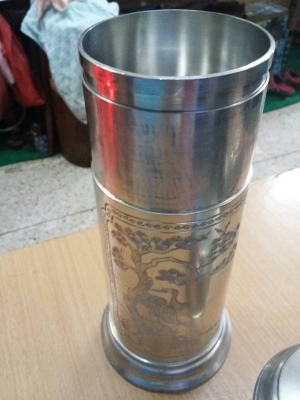 กระติกกับกระป๋องทำจากดีบุกของนอก