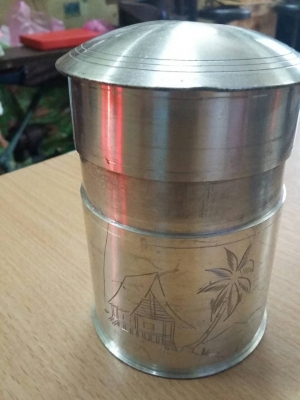 กระติกกับกระป๋องทำจากดีบุกของนอก