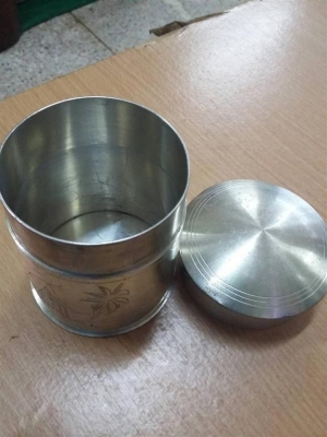 กระติกกับกระป๋องทำจากดีบุกของนอก