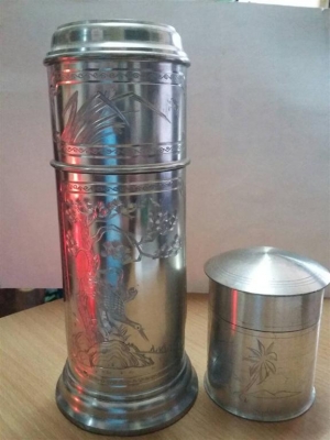 กระติกกับกระป๋องทำจากดีบุกของนอก