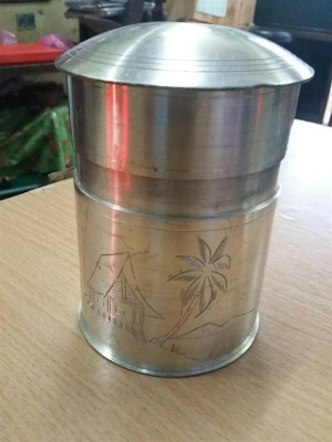 กระติกกับกระป๋องทำจากดีบุกของนอก