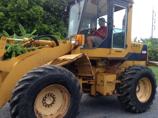 ขายรถตัก Komatsu WA 100-1 นำเข้าจากญี่ปุ่นแท้ 100\% ยังไม่เคยใช้งานในเมืองไทย สภาพสวย พร้อมใช้ ราคาถูกมากๆ  081-9485494