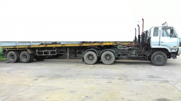 สิบล้อหัวลาก2เพลา 3 พ่วงๆละ 620000 บาทUD 290 แรงCWM430HTพร้อมหาง 2 เพลาพื้นเรียบยาว10เมตร 3 พ่วงเอาเฉพาะหัวหรือหางก็ได้ครับ