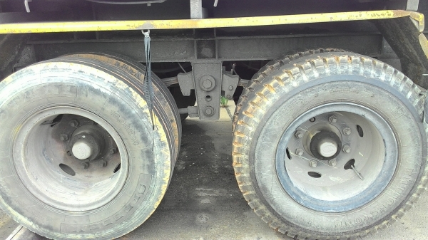 สิบล้อหัวลาก2เพลา 3 พ่วงๆละ 620000 บาทUD 290 แรงCWM430HTพร้อมหาง 2 เพลาพื้นเรียบยาว10เมตร 3 พ่วงเอาเฉพาะหัวหรือหางก็ได้ครับ