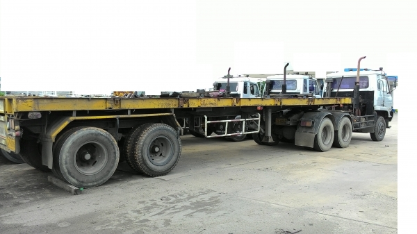 สิบล้อหัวลาก2เพลา 3 พ่วงๆละ 620000 บาทUD 290 แรงCWM430HTพร้อมหาง 2 เพลาพื้นเรียบยาว10เมตร 3 พ่วงเอาเฉพาะหัวหรือหางก็ได้ครับ