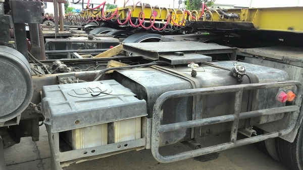 สิบล้อหัวลาก2เพลา 3 พ่วงๆละ 620000 บาทUD 290 แรงCWM430HTพร้อมหาง 2 เพลาพื้นเรียบยาว10เมตร 3 พ่วงเอาเฉพาะหัวหรือหางก็ได้ครับ