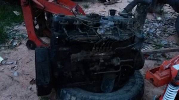 ขาย ((16.000))  เครื่องยนต์ พร้อมเกียร์  อีซุซุ 120แรง เครื่องติดพร้อมใช้งาน ยกลงวาง เครื่องแรงกว่าเดิม