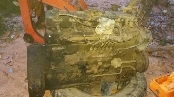 ขาย ((16.000))  เครื่องยนต์ พร้อมเกียร์  อีซุซุ 120แรง เครื่องติดพร้อมใช้งาน ยกลงวาง เครื่องแรงกว่าเดิม