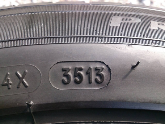 ขายยาง มิชลิน 225/50R17 ยางสัปดาห์ที่35ปี13 ดอกยางหนาเท่ากันไม่แตกลายไม่ร้าวไม่กินข้างสวยมาก จำนวน 1 ชุด 4400 ขายยาง มิชลิน 225/50R17 ยางสัปดาห์ที่35ปี13 ดอกยางหนาเท่ากันไม่แตกลายไม่ร้าวไม่กินข้างสวยมาก จำนวน 1 ชุด 4400