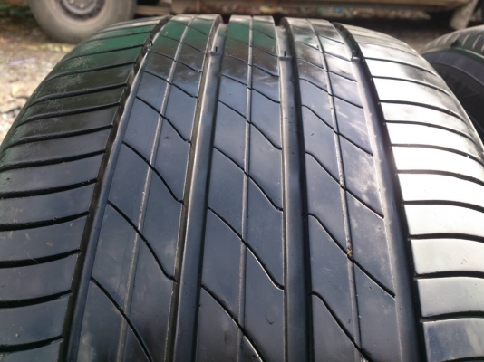 ขายยาง มิชลิน 225/50R17 ยางสัปดาห์ที่35ปี13 ดอกยางหนาเท่ากันไม่แตกลายไม่ร้าวไม่กินข้างสวยมาก จำนวน 1 ชุด 4400 ขายยาง มิชลิน 225/50R17 ยางสัปดาห์ที่35ปี13 ดอกยางหนาเท่ากันไม่แตกลายไม่ร้าวไม่กินข้างสวยมาก จำนวน 1 ชุด 4400