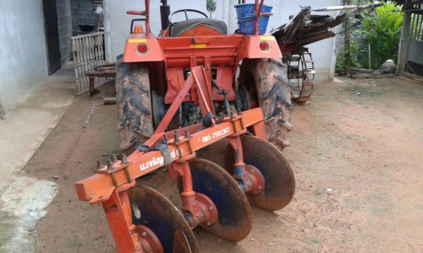 รถไถ 4x4 พร้อมอุปกรณ์