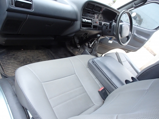 ขายตู้ COMMUTER หลังคาสูง ปี 46 เครื่อง 5L 3000cc รถบ้านเดิมจัดไม่เคยผสมสีซักชิ้นไม่มีชนเดิมมากๆ ขายตู้ COMMUTER หลังคาสูง ปี 46 เครื่อง 5L 3000cc รถบ้านเดิมจัดไม่เคยผสมสีซักชิ้นไม่มีชนเดิมมากๆ