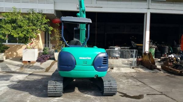 ขาย รถขุด KOMATSU รุ่น PC40R-8- มือสองญี่ปุ่น แทร็กเหล็กสวย สลักแน่น ทั้งคัน สวยพร้อมใช้งาน มือถือ/LINE ID : 0818753444