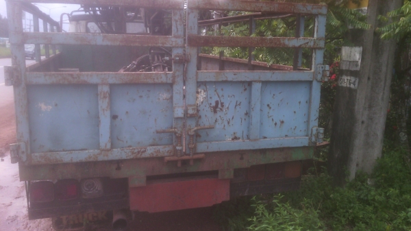 ขายด่วนซากรถ 6 ล้อไม่มีเล่มทะเบียน+เครนพับติดที่คลีบเหล็ก 250000 ต่อได้