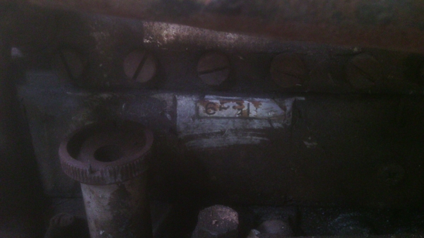 ขายด่วนซากรถ 6 ล้อไม่มีเล่มทะเบียน+เครนพับติดที่คลีบเหล็ก 250000 ต่อได้