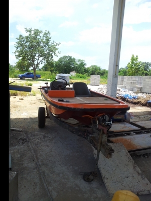 ขายเรือ 12.5ฟุตพร้อมเครื่องและชุดถังน้ำมันพร้อมเทเลอ