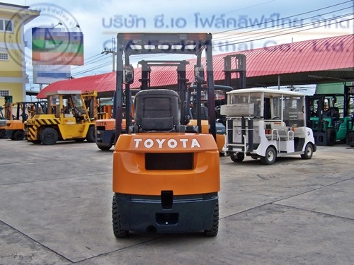 ขายรถ โฟล์คลิฟท์ TOYOTA รุ่น 7FD15