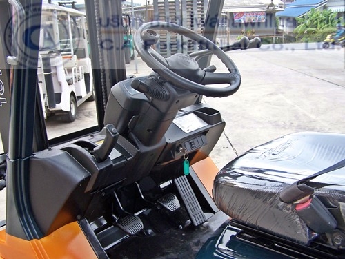 ขายรถ โฟล์คลิฟท์ TOYOTA รุ่น 7FD15