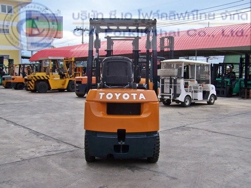 ขายรถ โฟล์คลิฟท์ TOYOTA รุ่น 7FD15