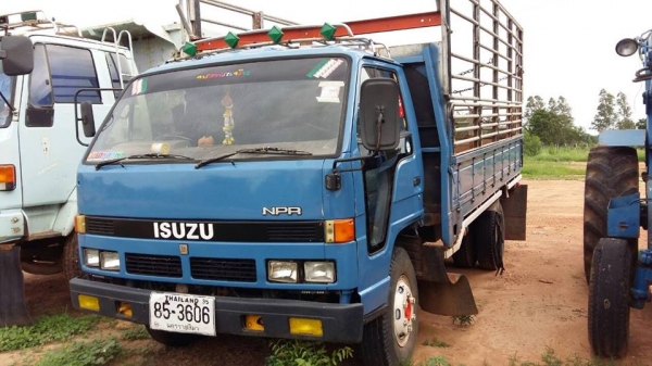 ขายรถ6ล้อ ISUZU NPR115แรง เครื่องดีแคชซีสวย เฟืองท้ายใหญ่F สภาพพร้อมใช้งาน เอกสารพร้อมโอน ราคา450,000 สนใจโทร 090-8588220คุณนะ 093-3258446คุณบิว หรือเข้าดูสินค้าอื่นๆได้ที่ www.truck.in.th/498 หรือเพจFacebook ณรงค์ ซื้อขายรถมือสอง (เว็บไซต์ส่วนตัว) หรือFa