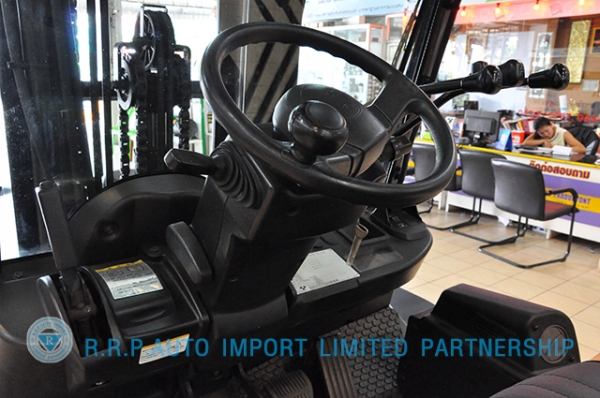 ขายรถโฟล์คลิฟท์มือสอง TOYOTA รุ่น 8FD30 ราคา xxx,xxx บาท นำเข้าจากประเทศญี่ปุ่น 100\% ไม่เคยใช้งานในไทย