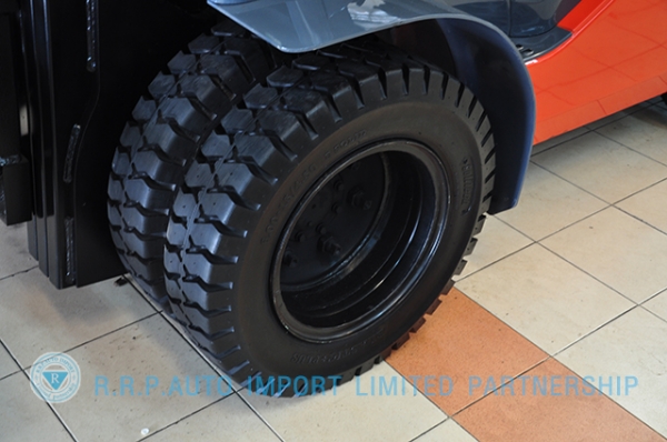 ขายรถโฟล์คลิฟท์มือสอง TOYOTA รุ่น 8FD30 ราคา xxx,xxx บาท นำเข้าจากประเทศญี่ปุ่น 100\% ไม่เคยใช้งานในไทย