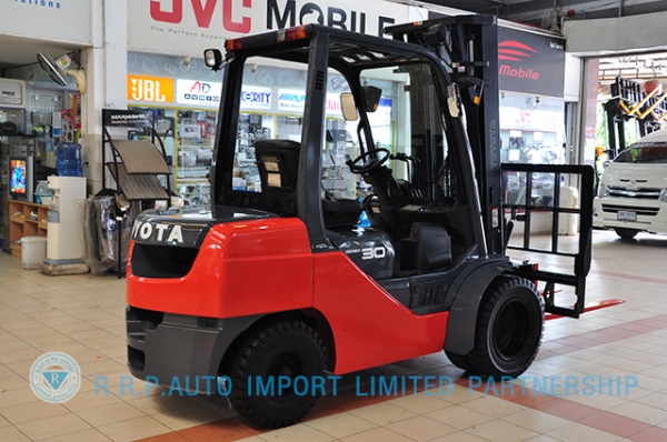 ขายรถโฟล์คลิฟท์มือสอง TOYOTA รุ่น 8FD30 ราคา xxx,xxx บาท นำเข้าจากประเทศญี่ปุ่น 100\% ไม่เคยใช้งานในไทย