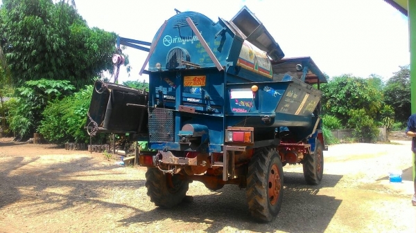 ขายรถโม้ข้าวนวดข้าว สภาพดีพร้อมใช้งาน