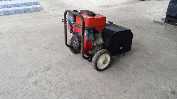 ปั๊มฉีดยาเก่าญี่ปุ่น MITSUBISHI  รุ่น GM180-L  ขนาด 4 แรง สภาพดี เครื่องพร้อมใช้งาน  ขนาดกระทัดรัด