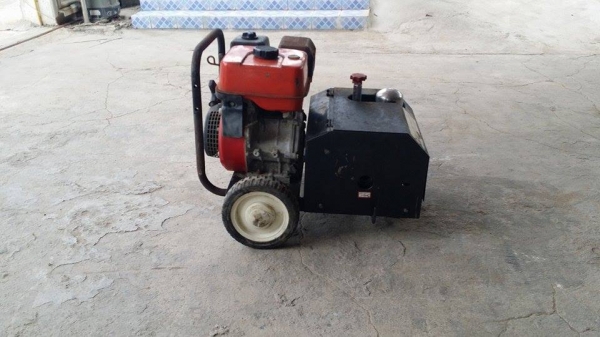 ปั๊มฉีดยาเก่าญี่ปุ่น MITSUBISHI  รุ่น GM180-L  ขนาด 4 แรง สภาพดี เครื่องพร้อมใช้งาน  ขนาดกระทัดรัด