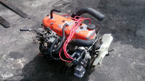 ขายเครื่องยนต์มาสด้าแฟมิเลีย 9550 บาท