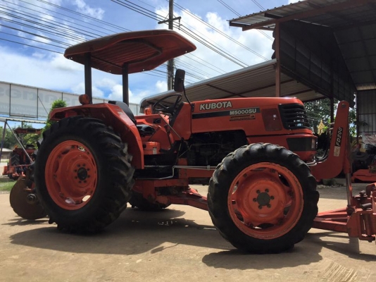 ขายรถไถ Kubota M5000 SU(4WD) พร้อมใบมีดและผานพรวน รถไร่ สีเดิม พร้อมใช้งาน