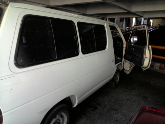 รถตู้เล็ก Toyota Liteace สีขาว