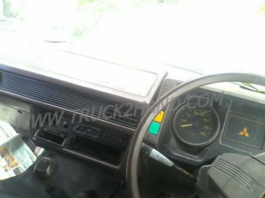 รถ 10 ล้อ บรรทุกน้ำมัน ยี่ห้อ MITSUBISHI   รุ่น 517 เพลาเดียว