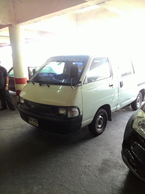 รถตู้เล็ก Toyota Liteace สีขาว
