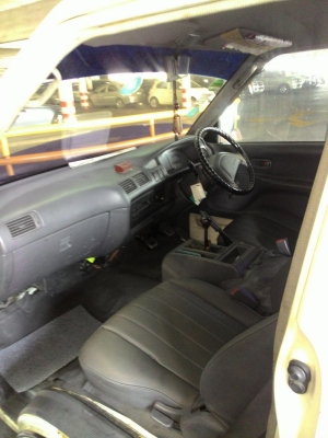 รถตู้เล็ก Toyota Liteace สีขาว